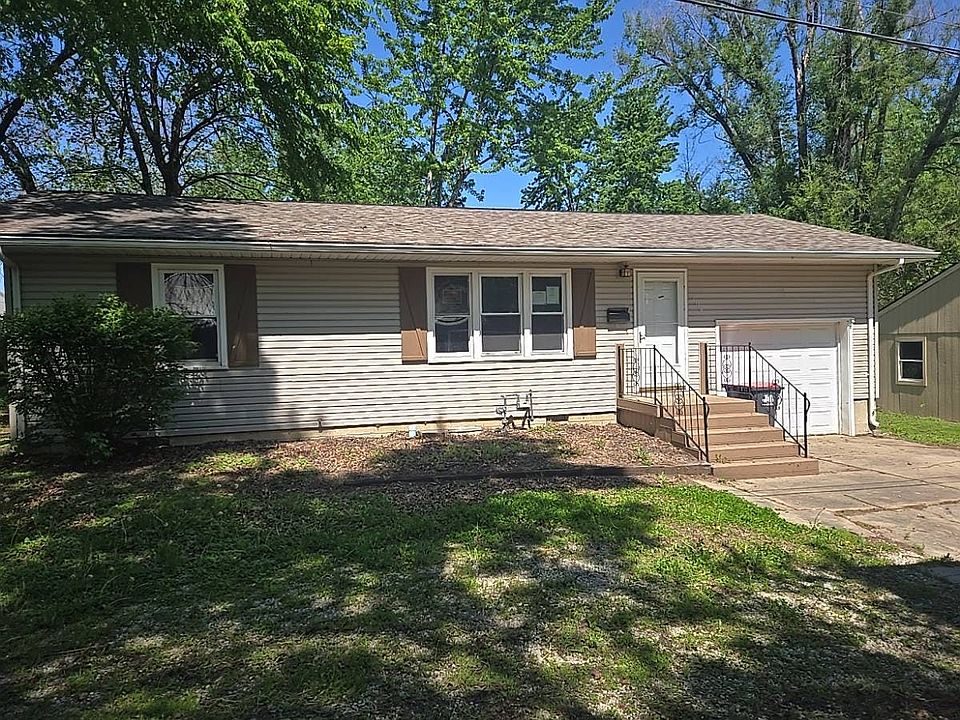 1st image of 104 N Hughes St