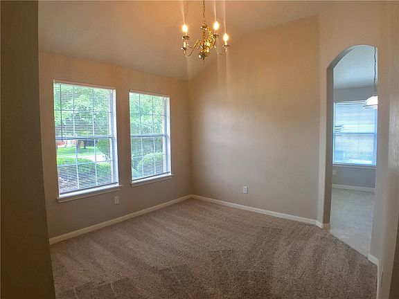 3rd image of 140 Meadowlark Ln