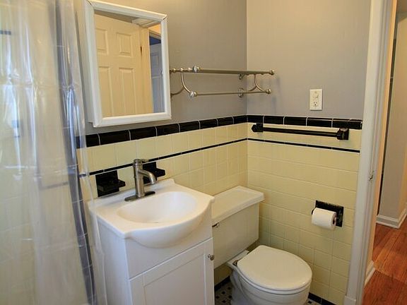 5th image of 413 Washtenaw Ave APT 7