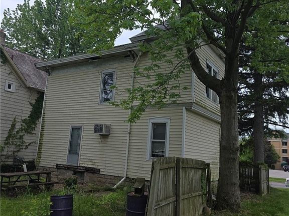 3rd image of 804 West Ave