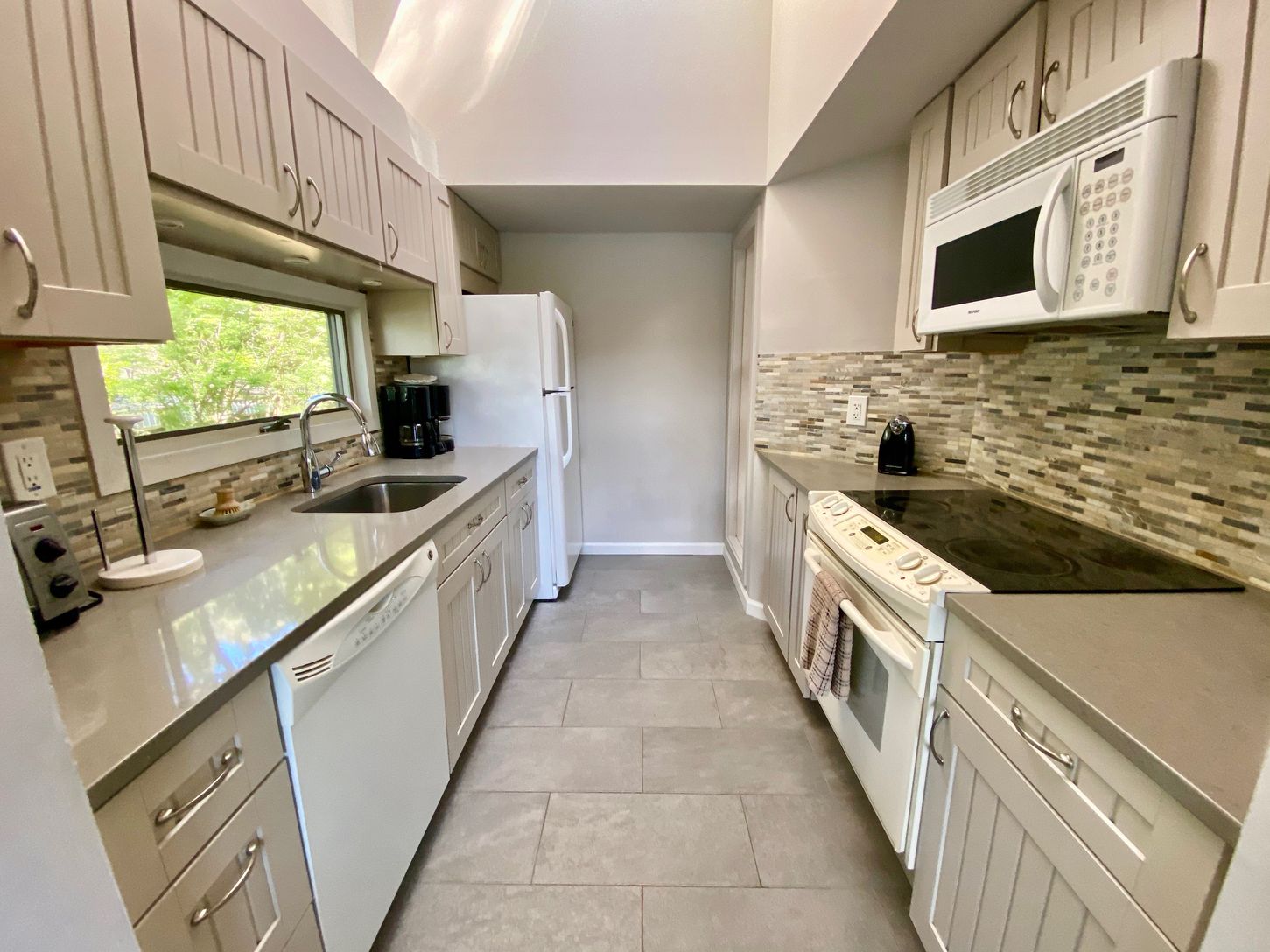  Kitchen Main Level