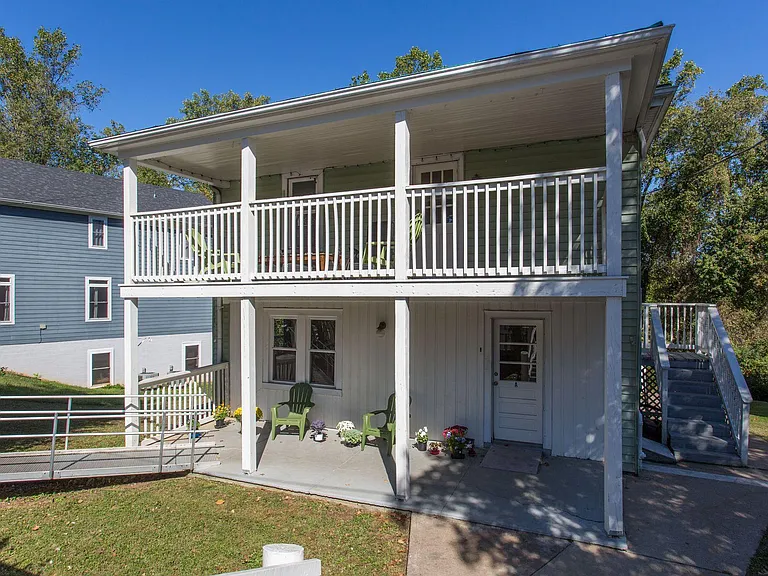 939 Henry Ave #D — Photo 9