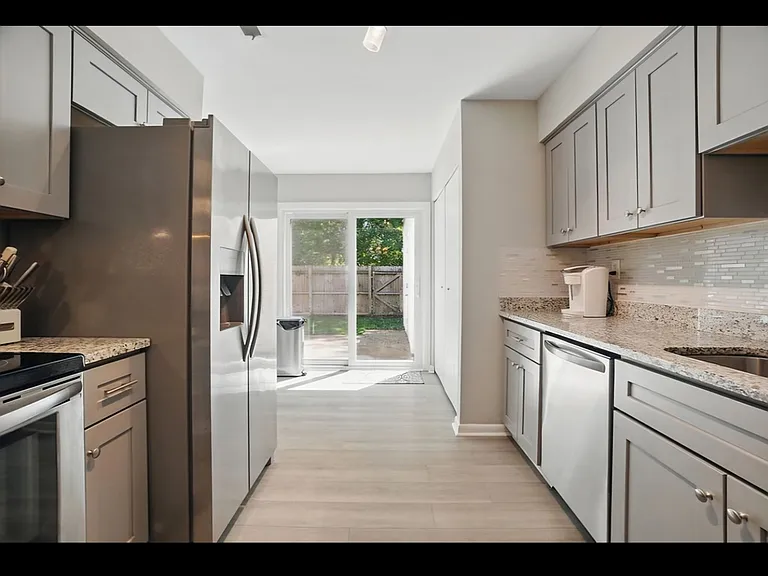 5009 Ashforth Ct — Photo 9