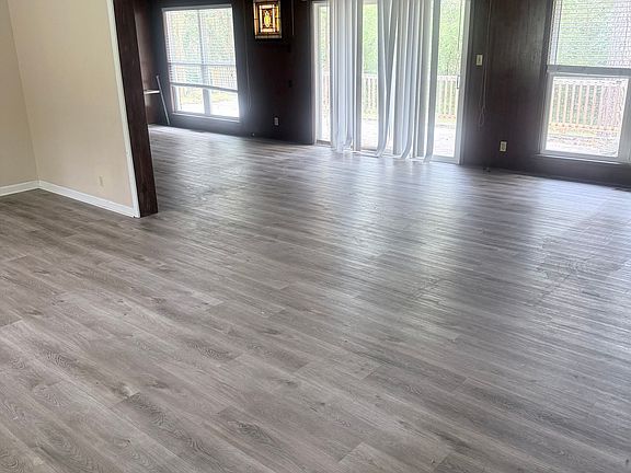 5th image of 864 Windsor Rd