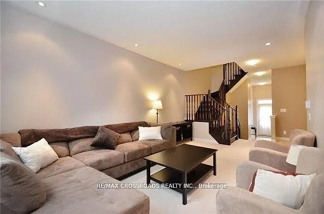 158 Harvest Hills Blvd — Photo 5