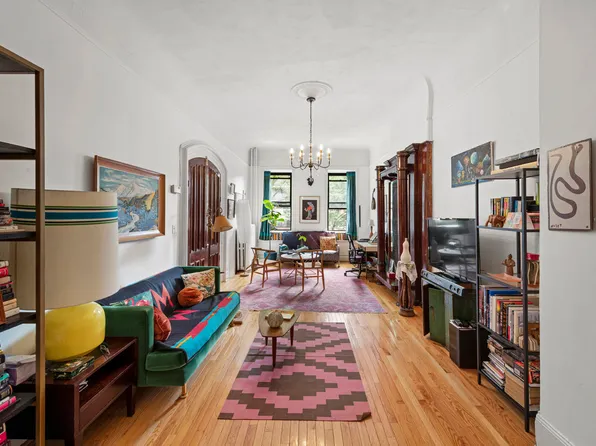 32 Saint James Place image 1 of 8