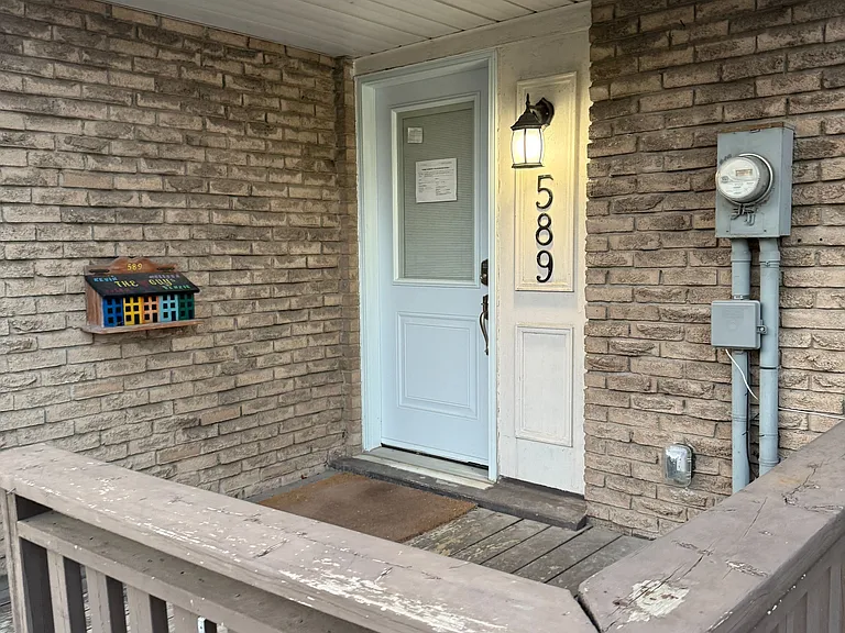 589 Dorchester Dr — Photo 4