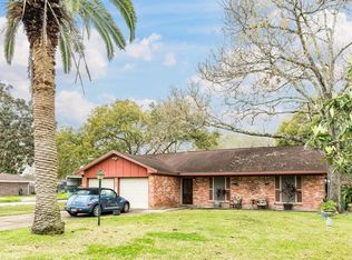 702 N Fairview Cir, Alvin, TX 77511