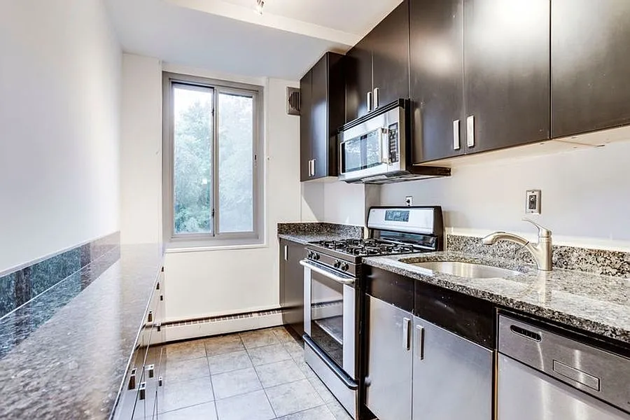 Building Photo - 4200 Cathedral Ave NW #515