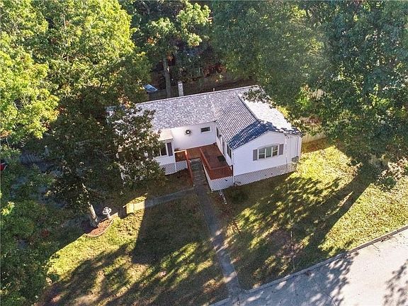 5th image of 4 Hill Dr