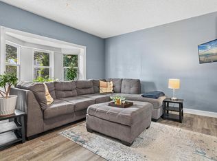 653 19th Ave NE, Minneapolis, MN 55418