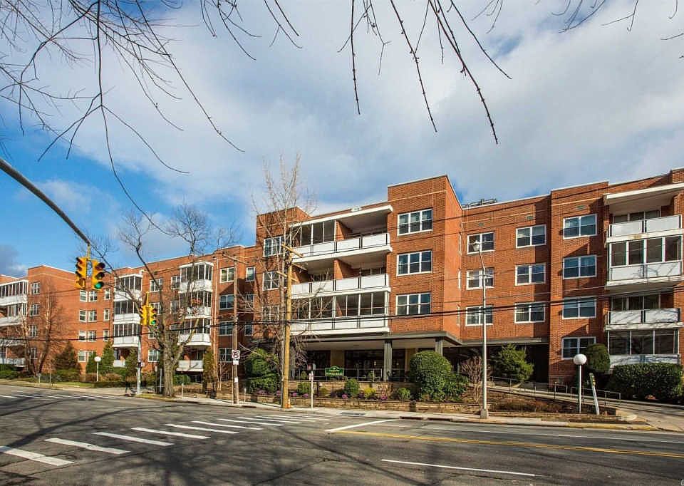 1st image of 1 Kensington Gate APT 212