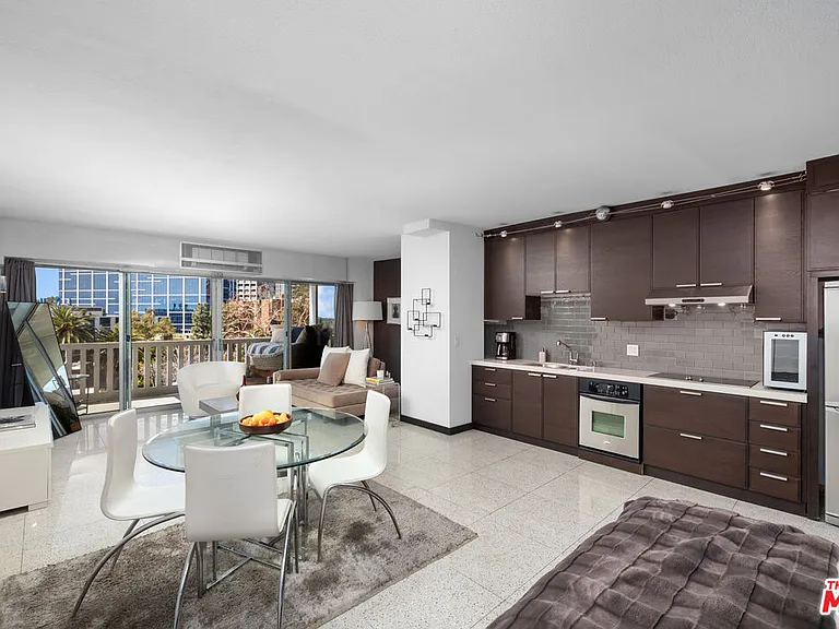 999 N Doheny Dr #611 — Photo 3