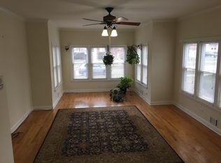 395 N Delaplaine Rd APT 1E, Riverside, IL 60546