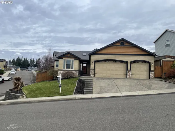 891 NE Cascadia Ridge Dr, Estacada, OR 97023