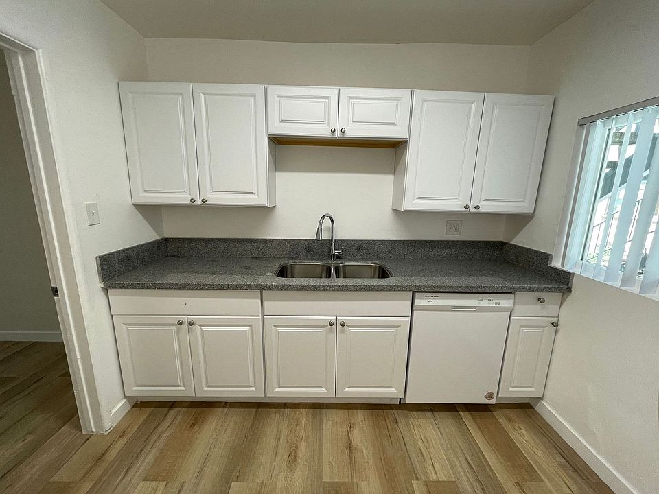 1st image of 7339 Woodman Ave #4