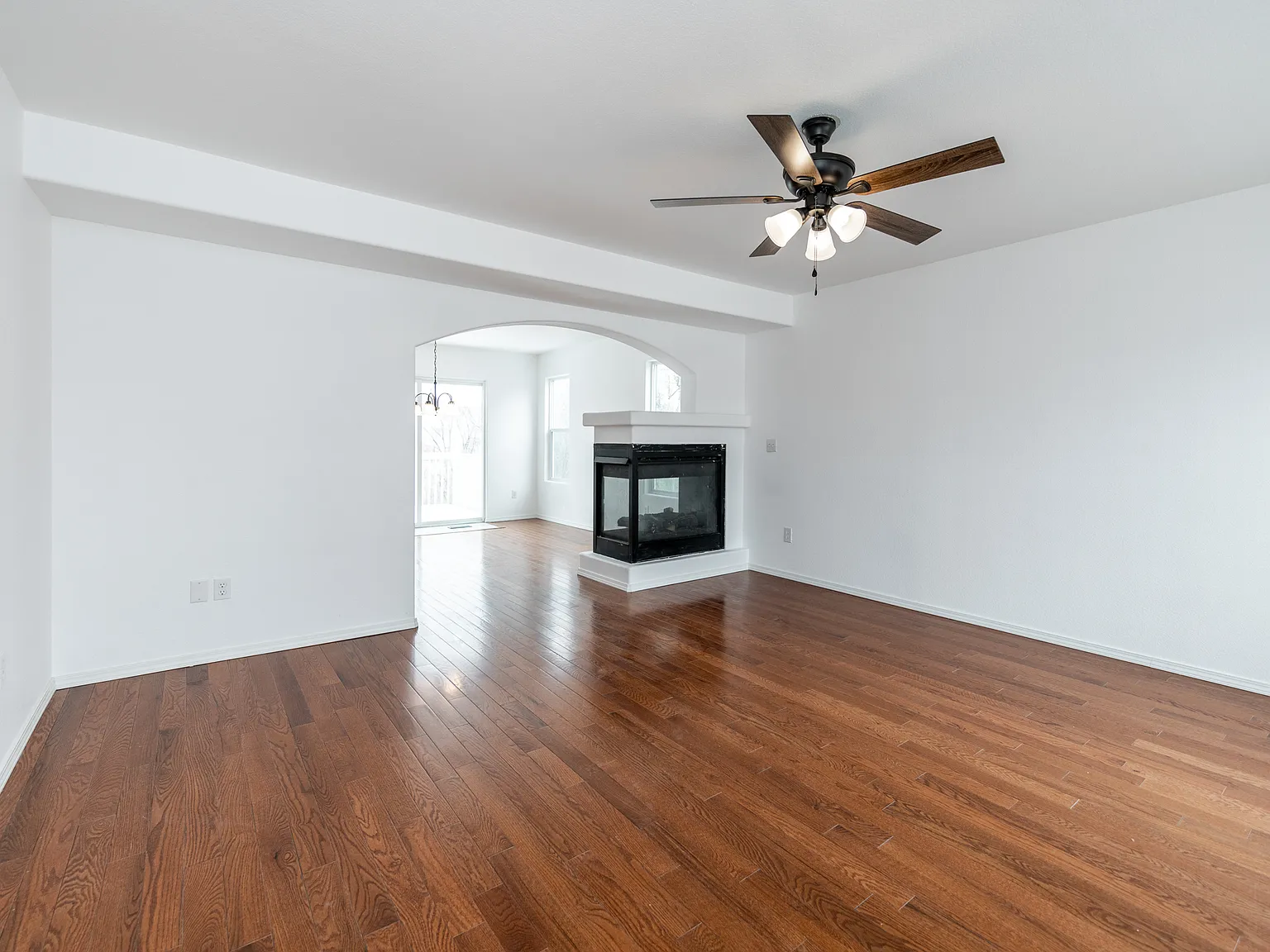 5 bed, 2486 sqft, $2,695 — Photo 3