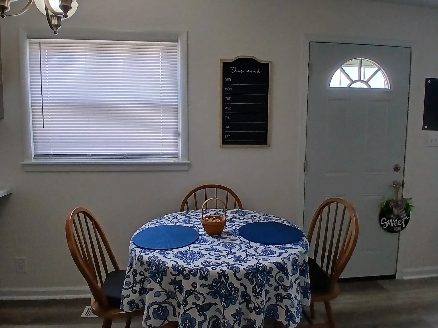 3 bed, 1.0 bath, 1040 sqft, $1,750 — Photo 4