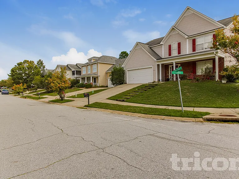 945 Schofield Ln — Photo 16