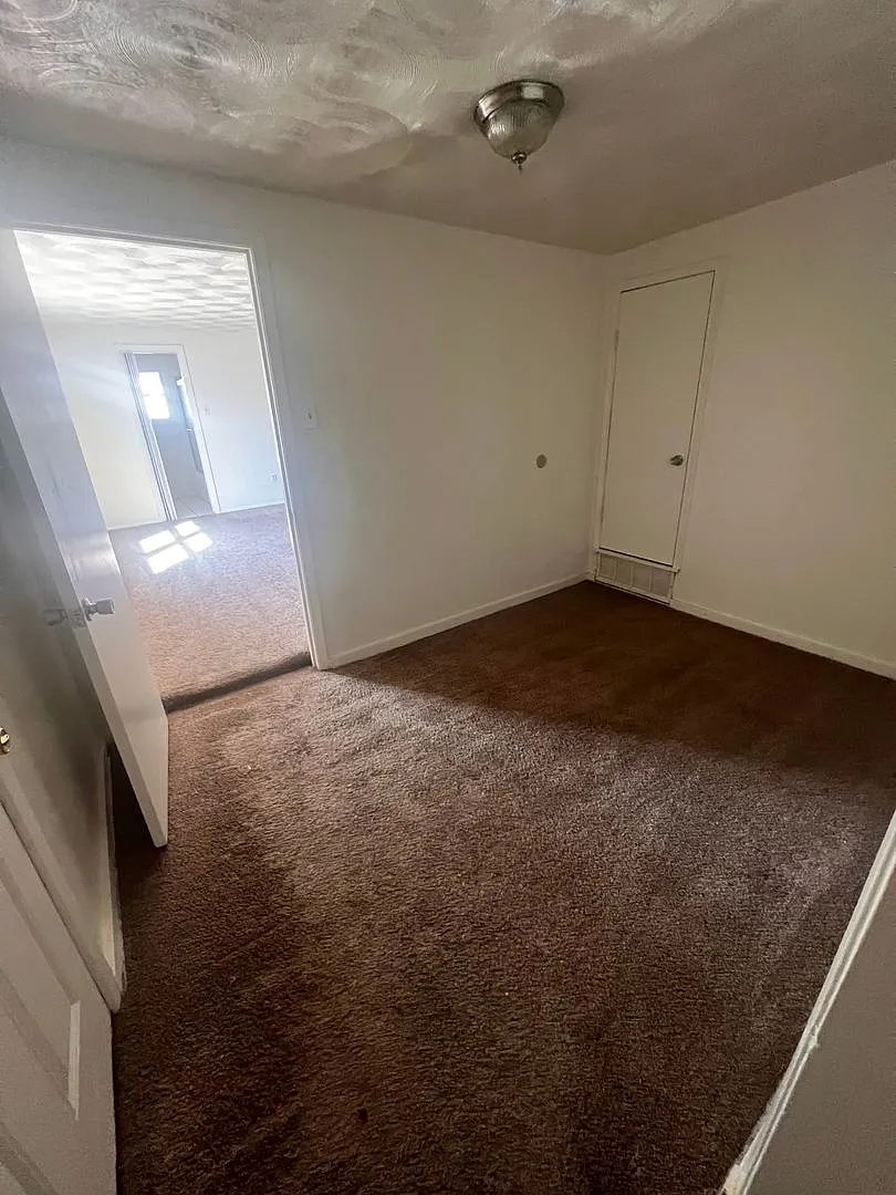 Large Family Home! — Photo 4