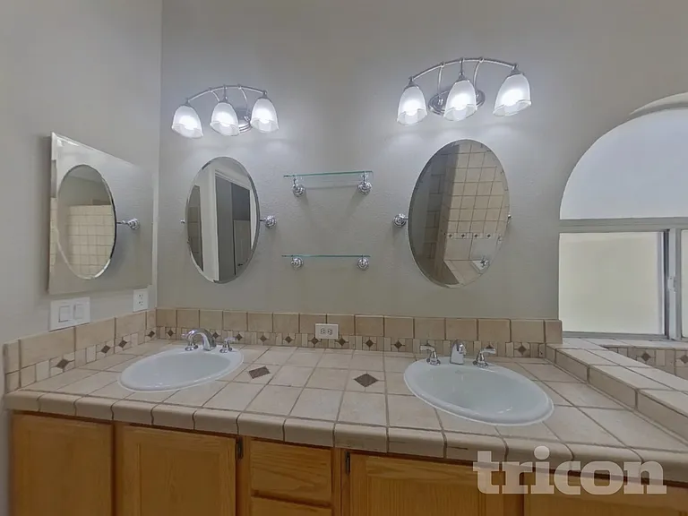 1947 Guinn Dr — Photo 8