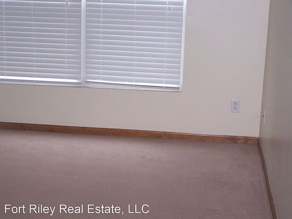 3rd image of 2526 Deerfield Blvd