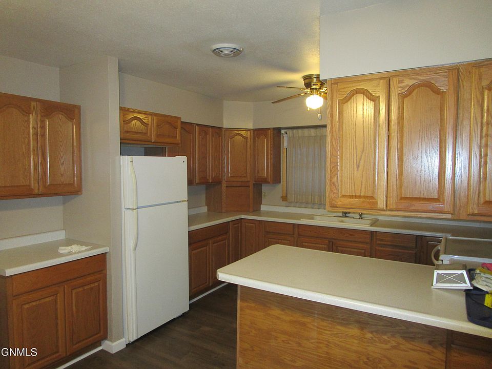 304 Main St S, Glen Ullin, ND 58631 Zillow