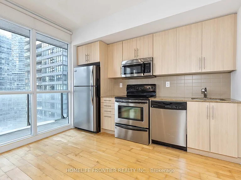 65 Bremner Blvd #2111 — Photo 11