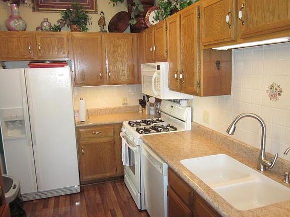 3rd image of 613 Evergreen Dr