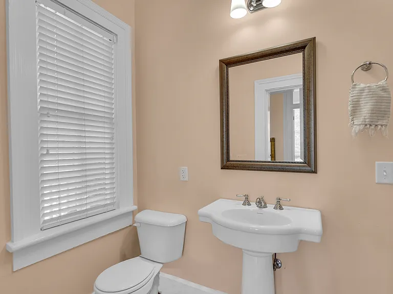 216 W Park Ave #C — Photo 37