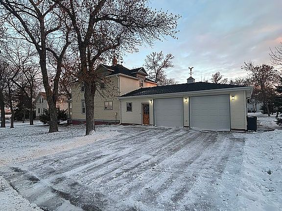 2nd image of 107 N Avenue G