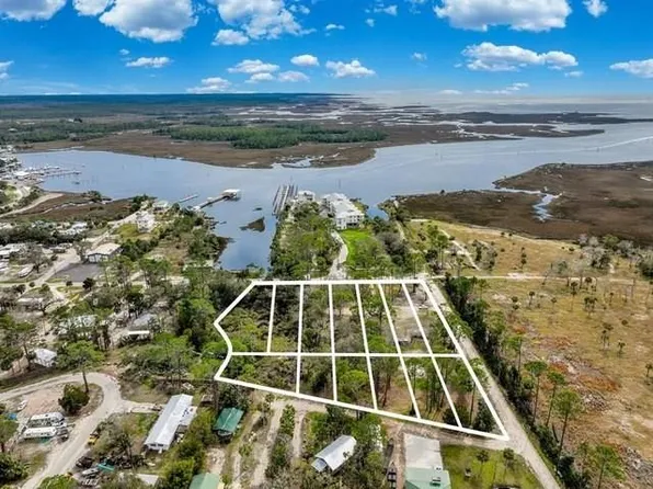 327 NW Second Ave, Steinhatchee, FL 32359