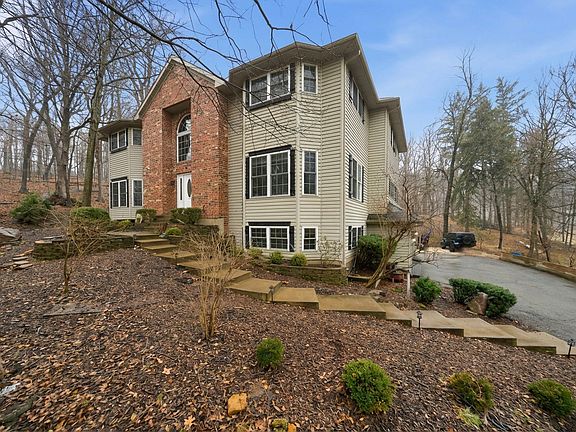 2nd image of 9 Echowood Dr