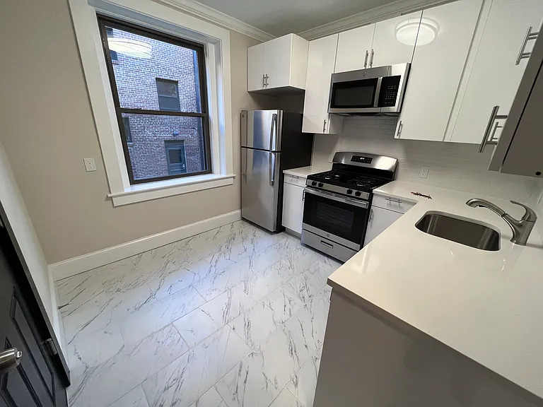 92 Longwood Ave #3 — Photo 5