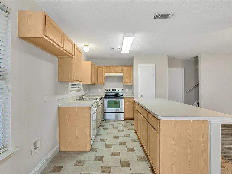 8105 Flowertree Dr — Photo 11