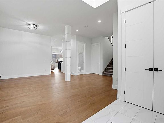 3rd image of 166 E Kinniburgh Cres