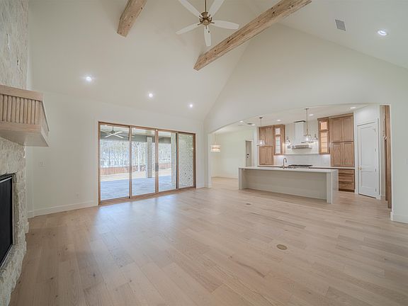 5th image of 205 Thorn Briar Trl
