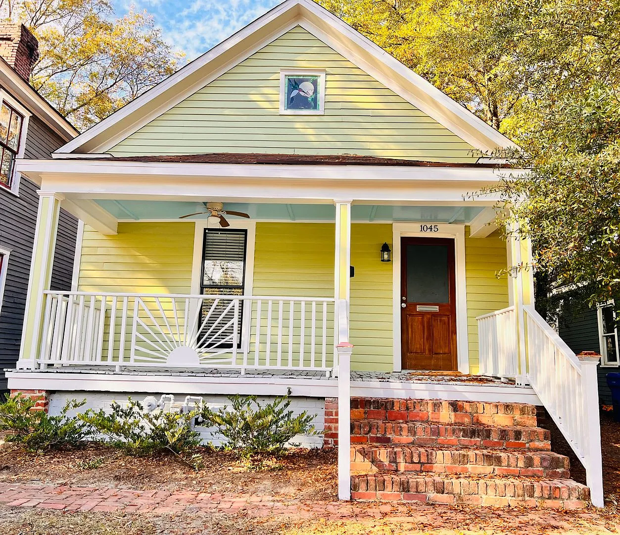Charming 3 Bed/2 Bath Bungalow - Available in October!! — Photo 2