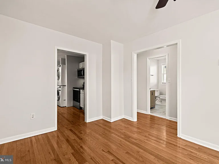 220 E 2nd Ave — Photo 21