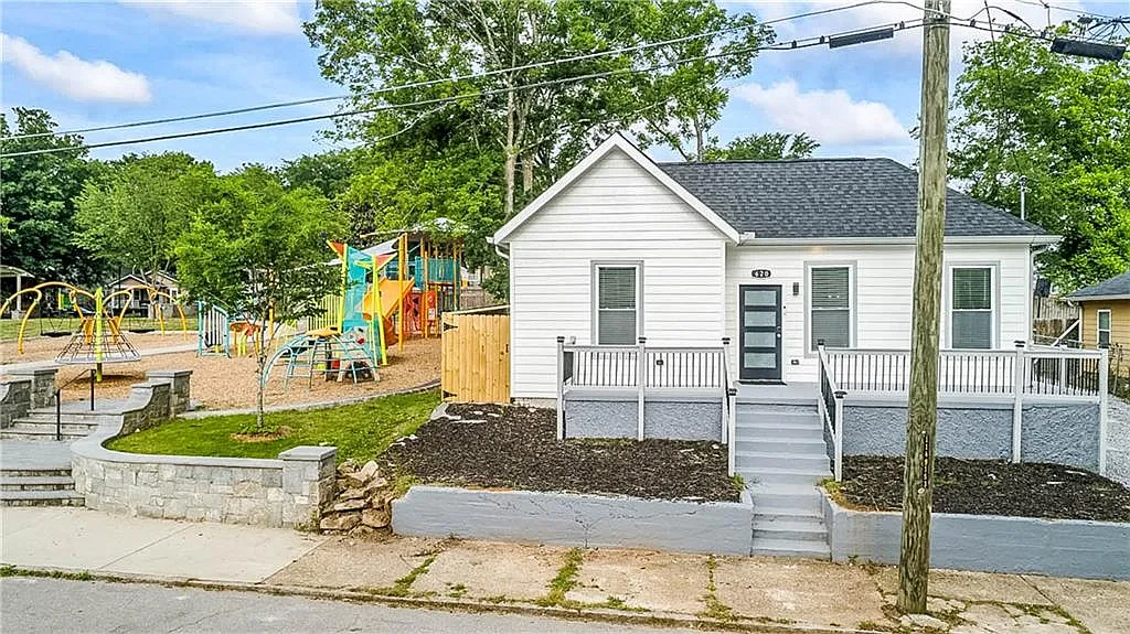 4 bed, 3.0 bath, 2200 sqft, $4,500 — Photo 3