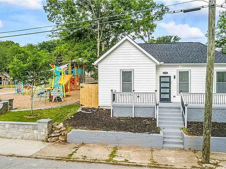 620 Echo St NW — Photo 3
