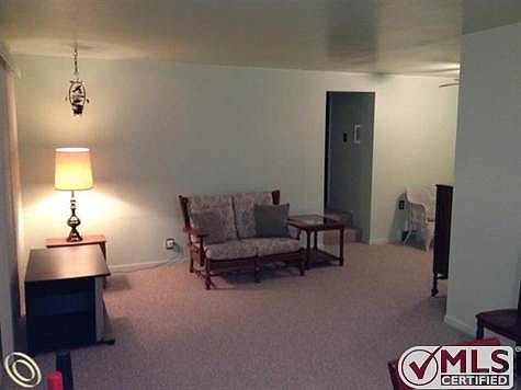 6104 Benoit Great Room.jpg