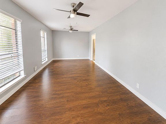 3rd image of 305 Starbright Dr
