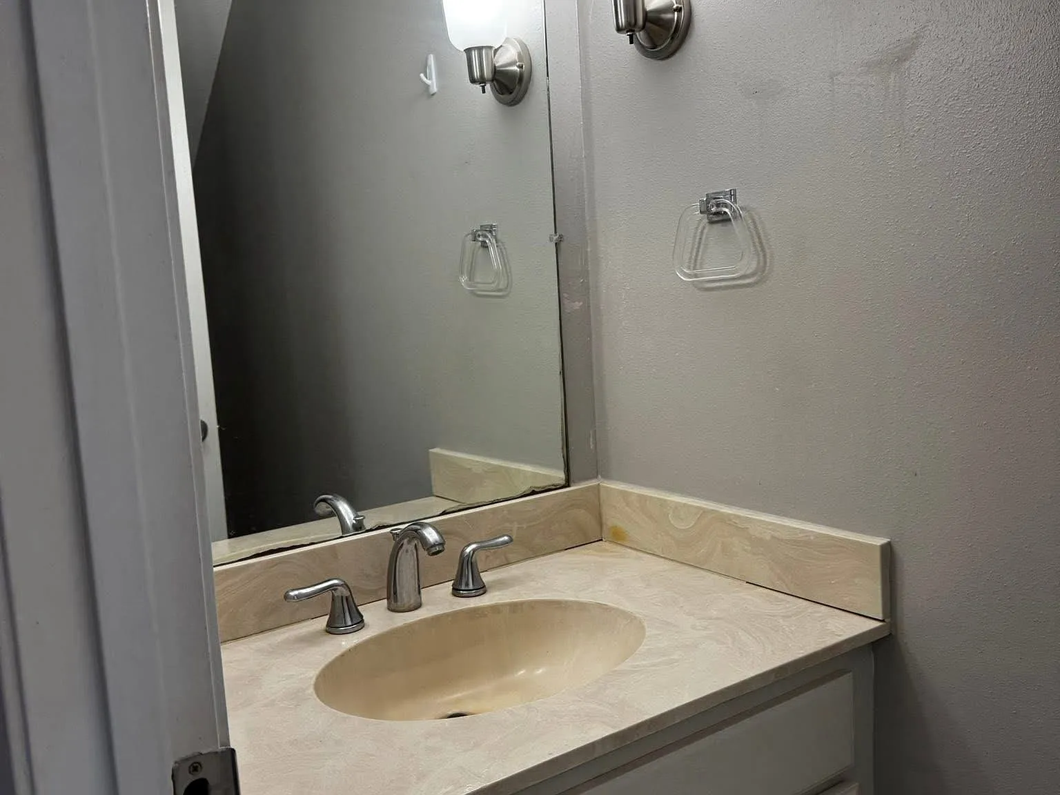 2 bed, 1.5 bath, 1100 sqft, $1,495 — Photo 3