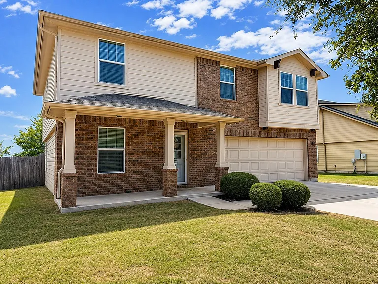 220 Adriana Ln — Photo 2