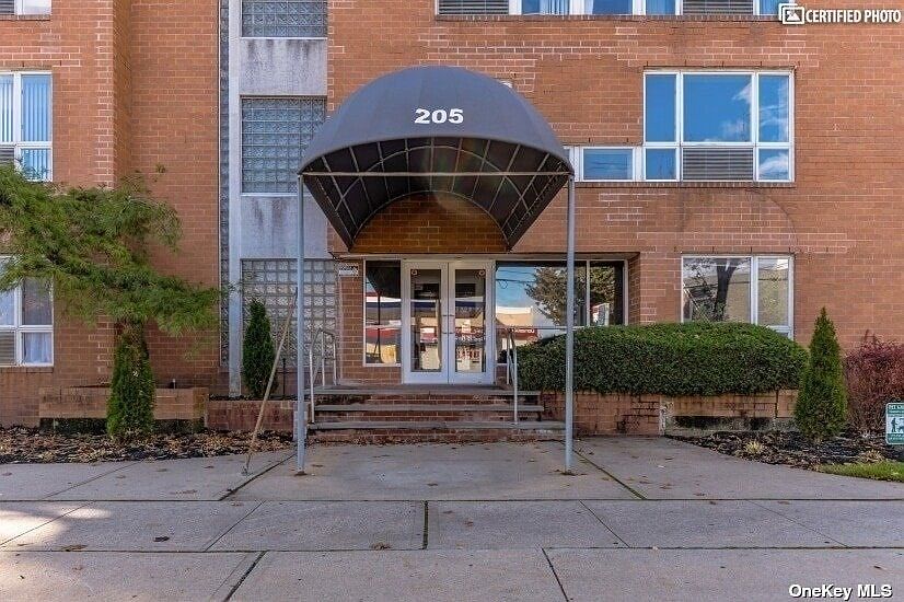 1st image of 205 Mineola Blvd APT 2A