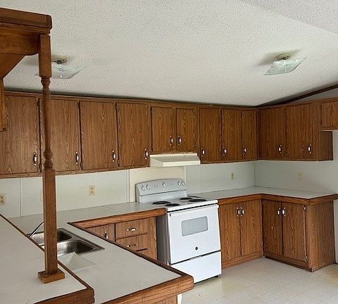 3rd image of 208 Carmen Ln