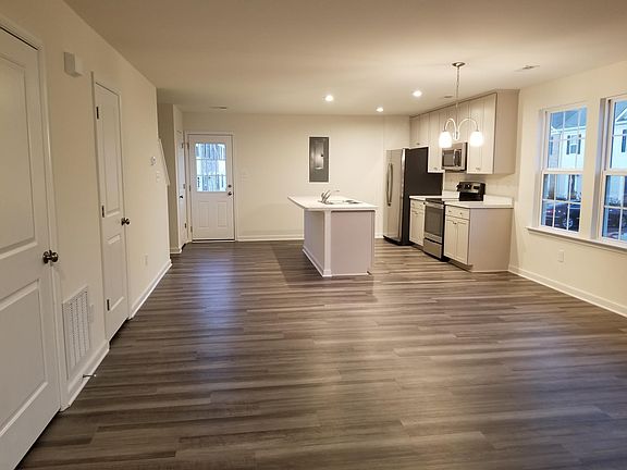 4th image of 1520 Rapunzel Way