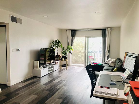 5th image of 5257 Radford Ave Unit 312