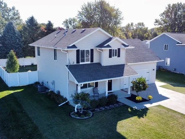 902 Linden St, Pleasantville, IA 50225